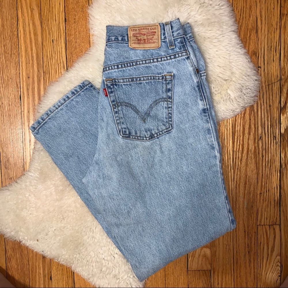 LEVI’S HIGH WASTED DENIM JEANS